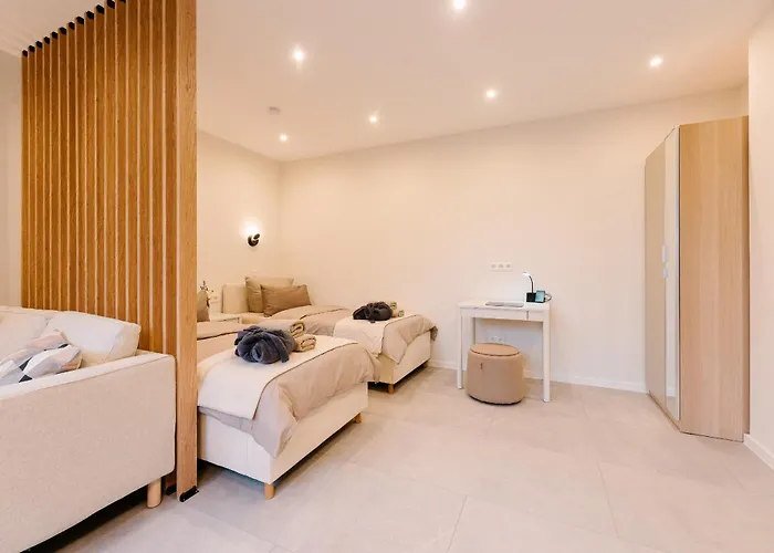 Sago Airporthouse Bed & Breakfast *