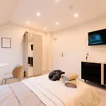 ベッド・アンド・ブレックファスト Sago Airporthouse